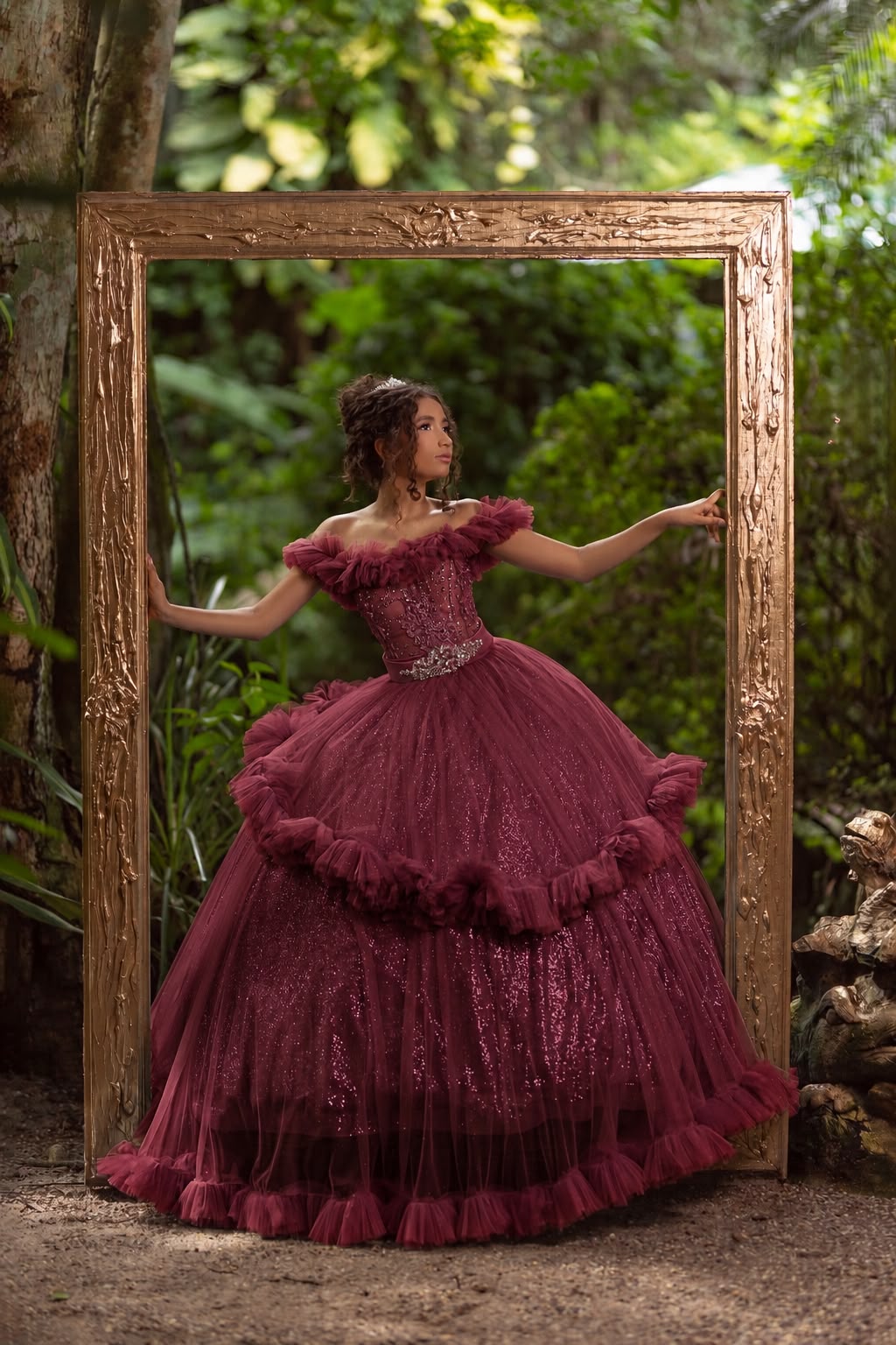 Maria Helena no quadro dourado